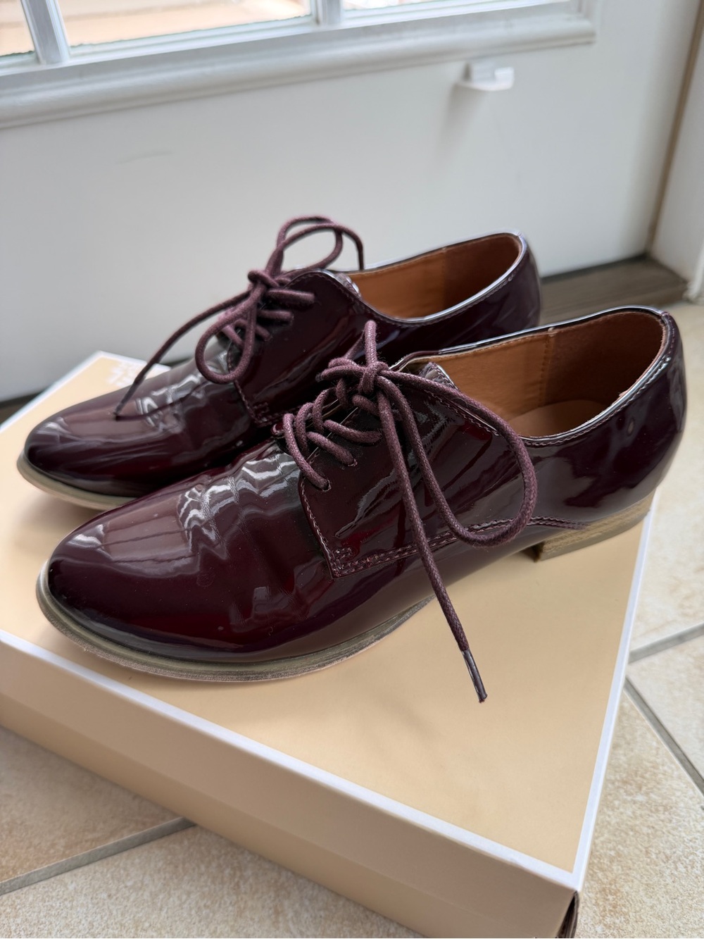 Patent Leather Oxford Lace-Up Shoes in Deep Burgundy